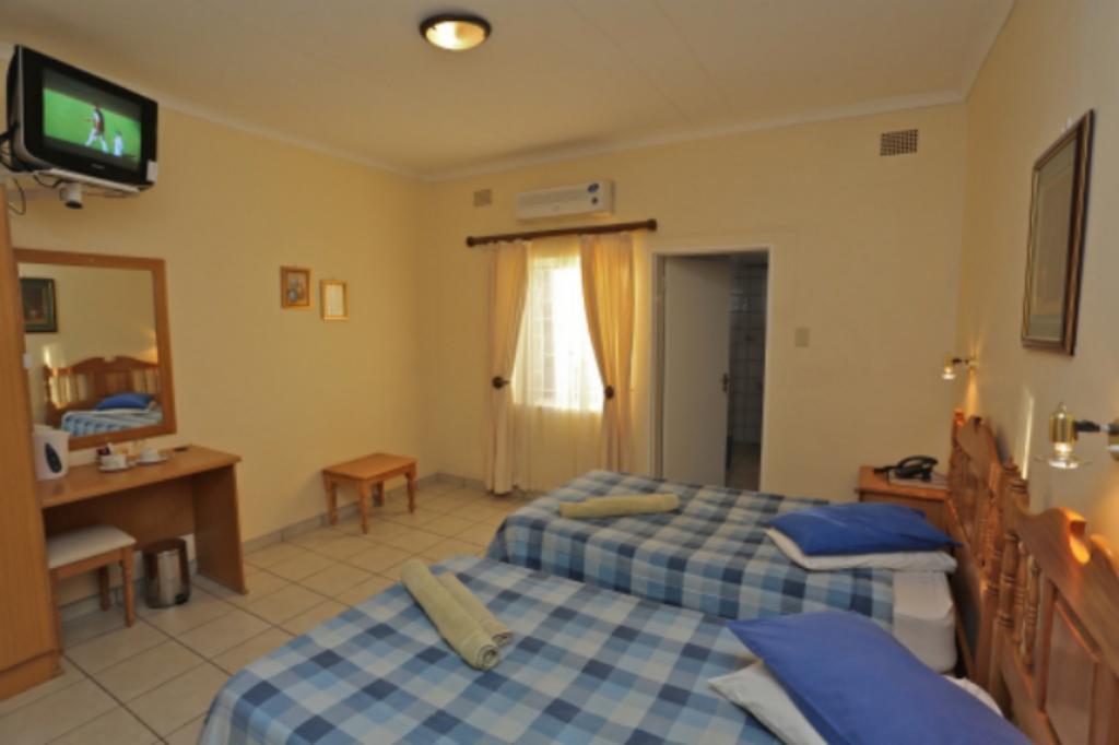 Schuetzenhaus Guesthouse เคทมานสโฮป ภายนอก รูปภาพ